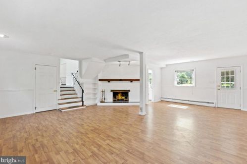 8 Maddock Dr, Trenton NJ 08628-2308 exterior