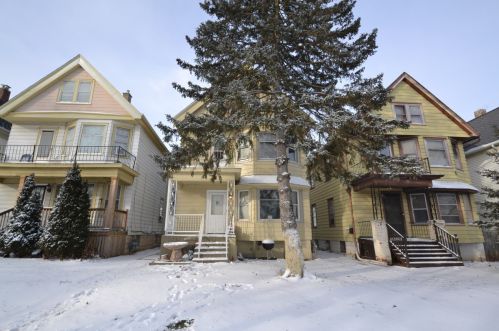 2815 11th St, Milwaukee WI  53206-3261 exterior