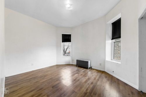 3921 Grenshaw St, Chicago IL exterior