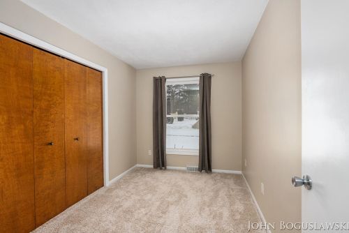 1498 Cloverly Ct, Grand Rapids MI 49544-1707 exterior