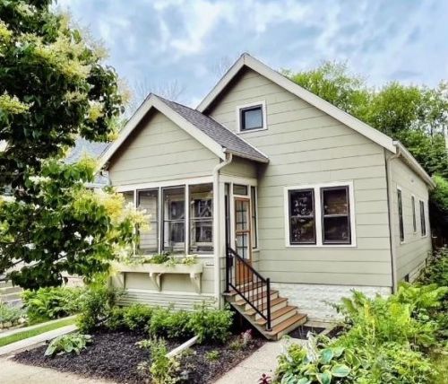 6925 Auburn Ave, Milwaukee, WI 53213-3116