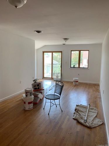 2418 Seymour Ave, Bronx NY 10469-3017 exterior