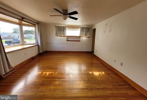 2148 Lee Ln, Chester PA 19014-2213 exterior