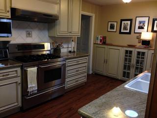 1827 Seaspray Ct, Houston TX  77008-1235 exterior