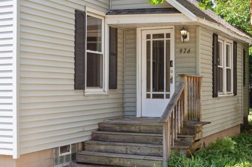 976 Grand Ave, Meskegon MI 49441-1811 exterior