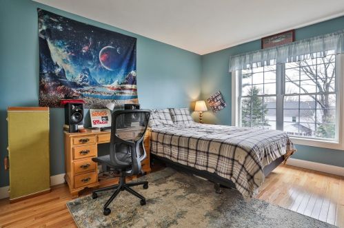 8 Oakmont Dr, Concord NH 03301-6916 exterior