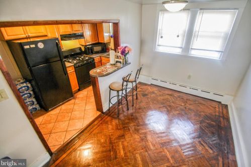 6503 Guyer Ave, Philadelphia PA 19142-2808 exterior