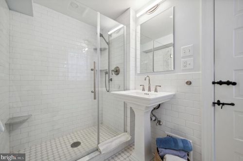 330 Camac St, Philadelphia PA 19107-5926 exterior