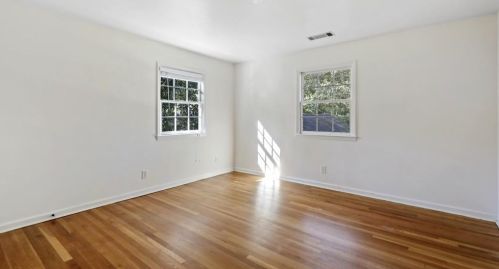 1386 Hanover West Dr, Atlanta GA 30327-1139 exterior