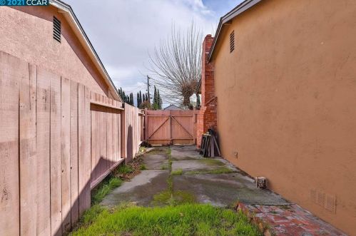 3514 Vancouver Way, Concord CA 94520-1551 exterior
