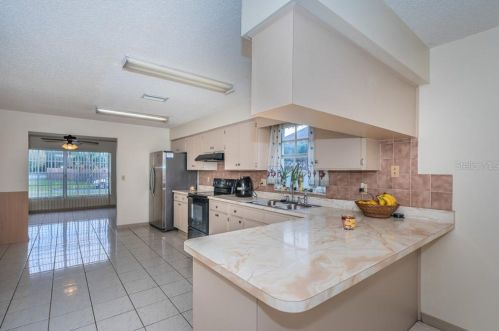 6820 Thatcher Ave, Tampa FL 33614-3823 exterior