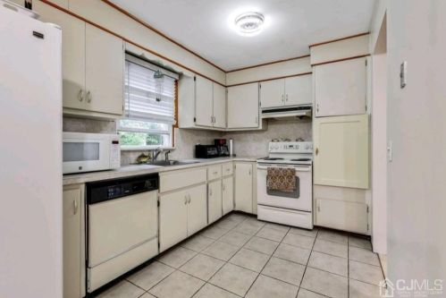 783 Robbins St, Perth Amboy NJ 08861-1708 exterior