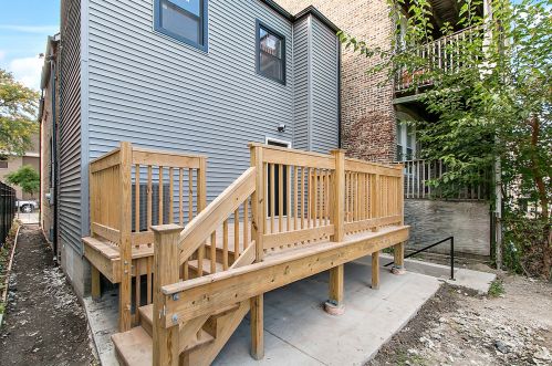 527 Ridgeway Ave, Chicago IL 60659-1117 exterior