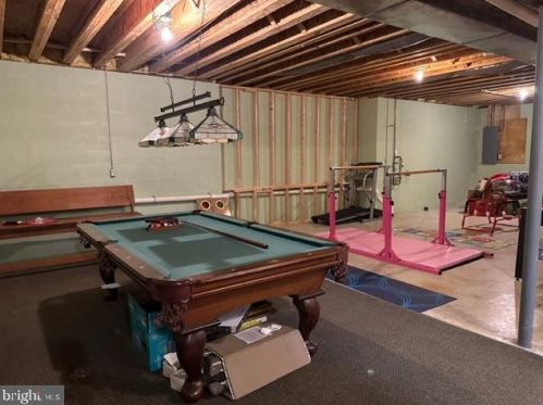 381 Thornhill Dr, Hanover PA  17331-7976 exterior