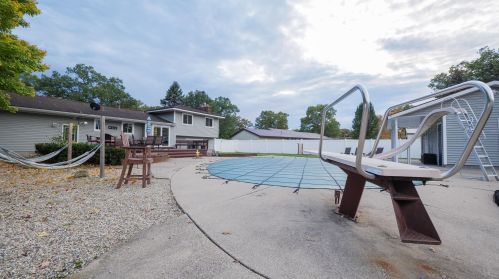 1666 Princess Ln, Meskegon MI 49445-1739 exterior