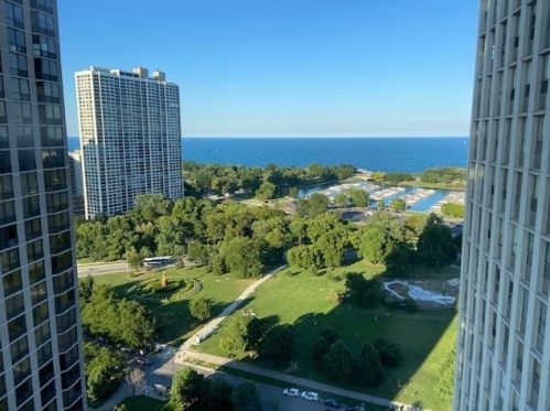 2626 Lakeview Ave, Chicago IL 60614-1809 exterior