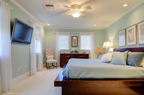 414 Corey Ln, Middletown RI 02842-5659 exterior