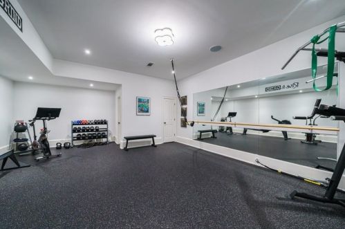 4515 Conway Dr, Atlanta GA 30327-3535 exterior