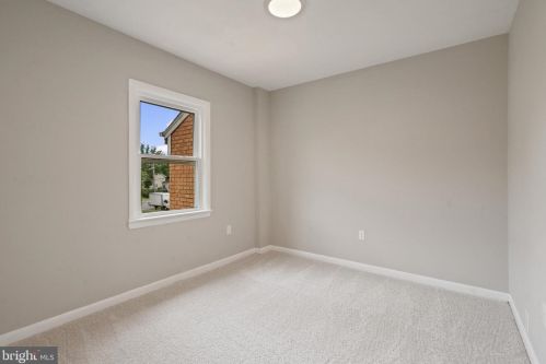 5207 Dover Pl, Alexandria VA 22311-1204 exterior