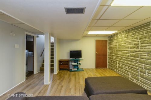 10500 Kedzie Ave, Chicago IL 60659-1309 exterior