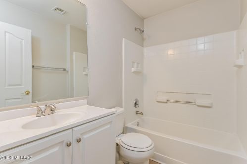 6895 Quailwood Way, Tucson AZ  85757-6920 exterior