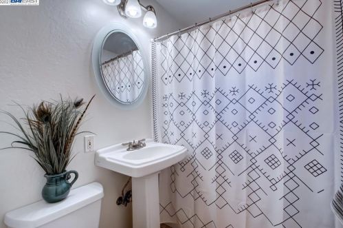 3407 Dormer Ave, Concord CA 94519-1603 exterior