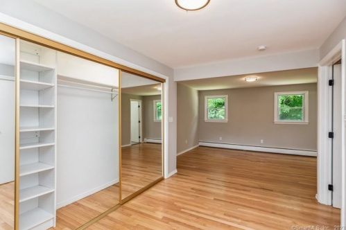 11 Colonial Dr, North Haven CT 06473-1238 exterior