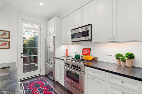 3027 Cambridge Pl, Washington DC 20007-2914 exterior