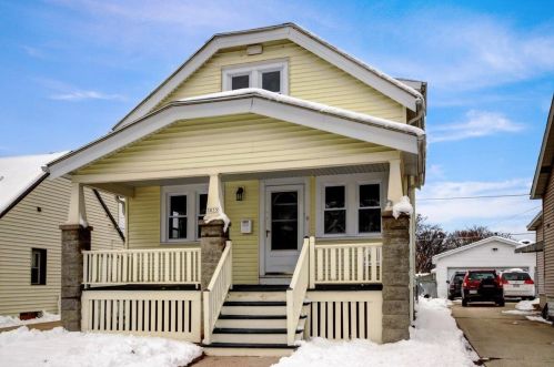 3035 73rd St, Milwaukee WI  53210-1068 exterior