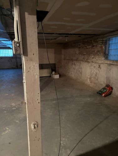 7527 Champlain Ave, Chicago IL 60619-2222 exterior