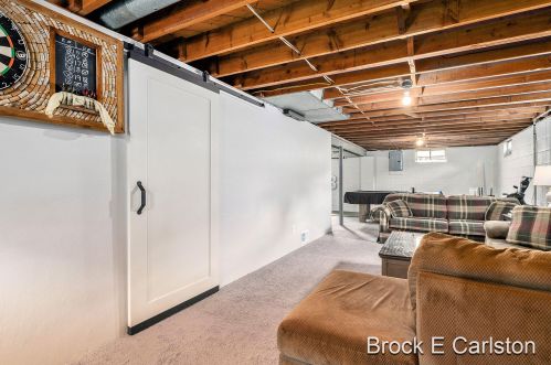 3024 Beach St, Meskegon MI 49441-1128 exterior