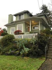 1728 29 Ave, Seattle WA  98126-3316 exterior
