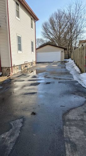 926 Tappan St, Bull Valley IL 60098-2451 exterior