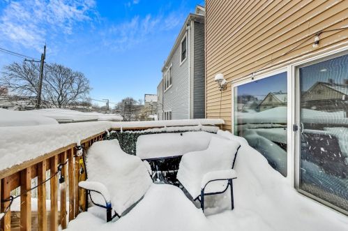 3131 Spaulding Ave, Chicago IL 60618-6804 exterior