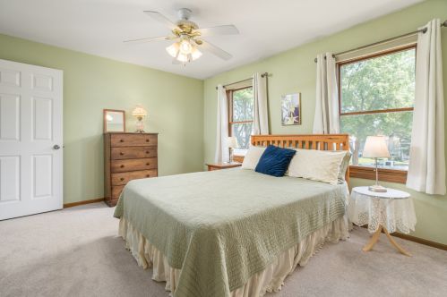 942 Kirk Ave, Elmhurst IL 60126-5143 exterior