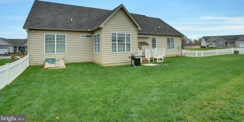 296 Friendly Dr, Hanover PA 17331 exterior