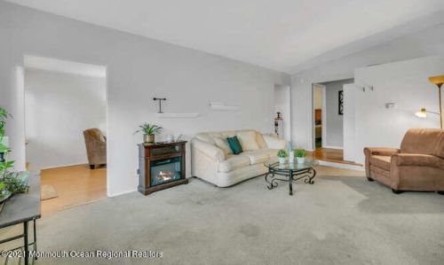 15 Mason Dr, Hazlet NJ 07730-2027 exterior