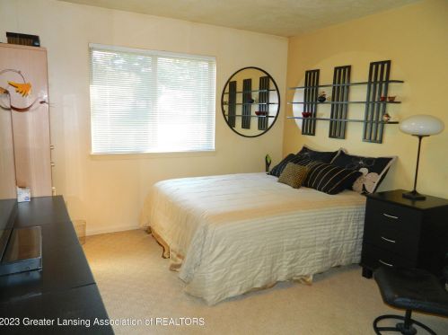 5912 Okemos Rd, Haslett MI 48840-9519 exterior