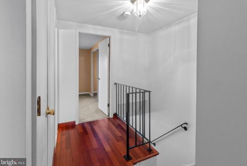 813 6 St, Philadelphia PA 19140-3327 exterior