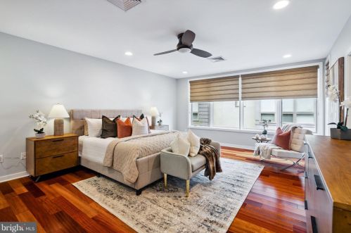 1433 Bainbridge St, Philadelphia PA 19146-2121 exterior