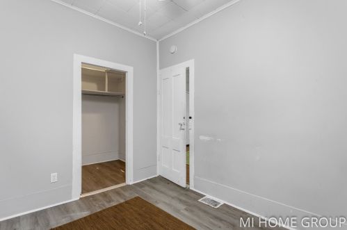 820 1 St, Grand Rapids MI 49504-5575 exterior