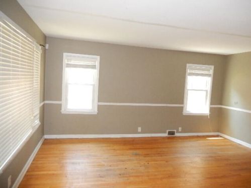 3825 77th St, Milwaukee, WI 53220-1601