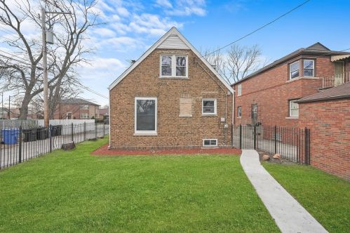 8247 Oglesby Ave, Chicago IL  60617-1927 exterior