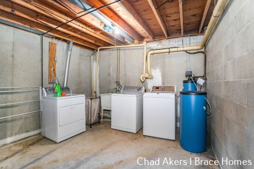 125 High St, Middlevle MI 49333-9466 exterior