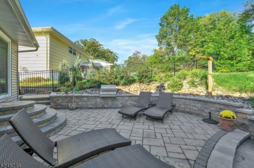 36 Aspen Rd, Town Center NJ 07052-1201 exterior