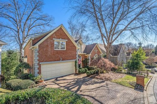 160 Grosvenor Pl, Atlanta, GA 30328-4850