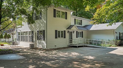 20434 Crestview Dr, Reed City, MI 49677-8058