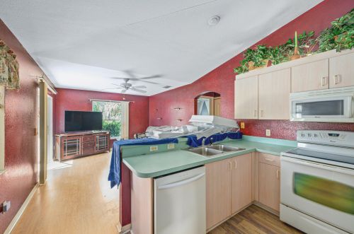 356 Ferris Dr, Fort Pierce FL 34983-8626 exterior