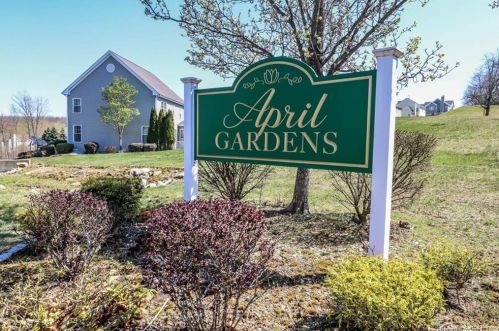 16 Tulip Dr, Seymour, CT 06483-4111