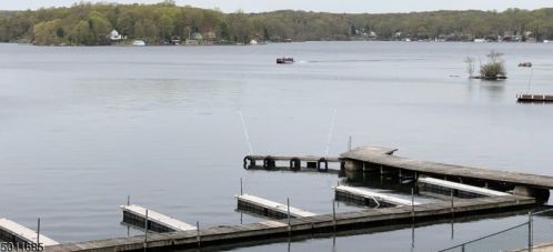 8 Sutton Rd, Hopatcong, NJ 07843-1938